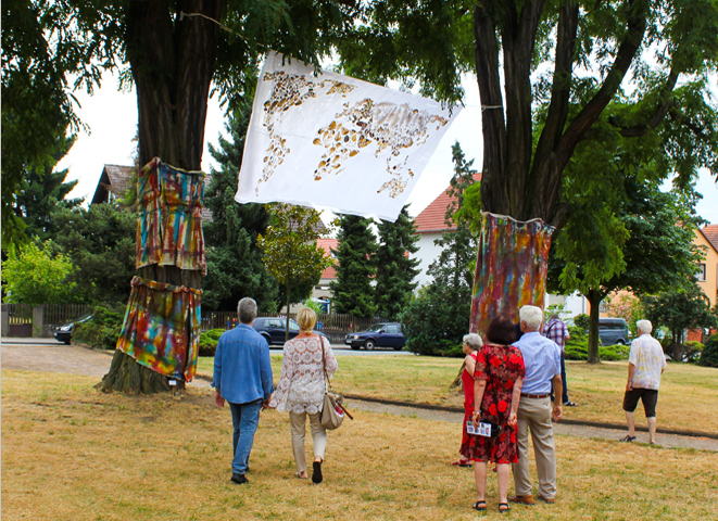 Kirsten K&ouml;tter: 'Ich rette die Welt mit Salat, Leonce', Installation, 16. Skulpturenpark M&ouml;rfelden 2013