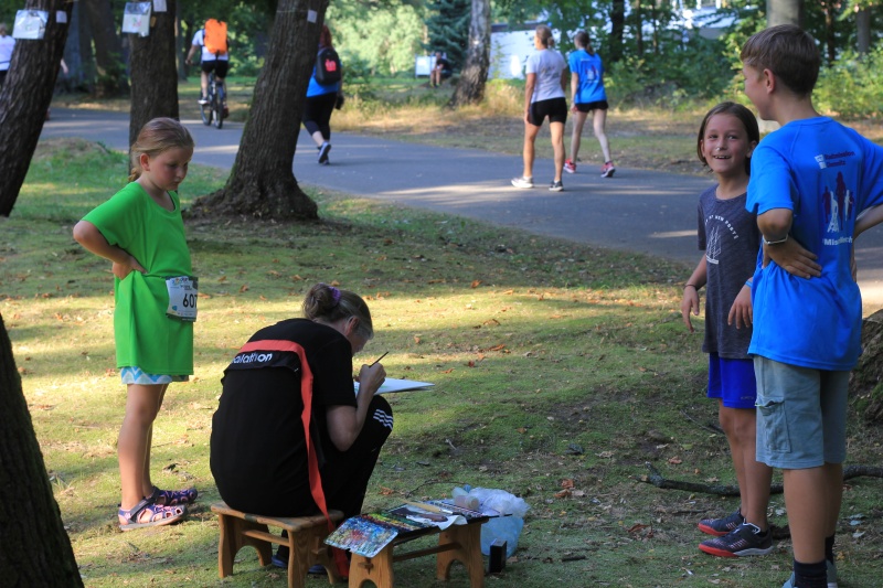 2025-08-20_malathon-chemnitz_34-kinder-volkslauf_2934, watercolour, 24 × 32 cm (Kirsten Kötter)